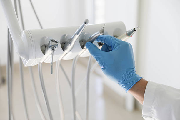 Professional Tooth Extraction technician working in Oak Lawn, IL